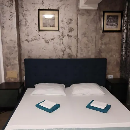 Quarto em Acomodações Particulares Casa Mary *